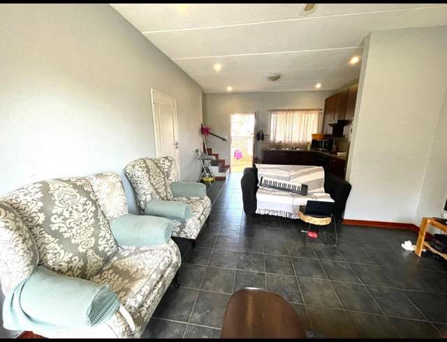 2 BEDROOM TOWNHOUSE FOR SALE IN BAILLIE PARK